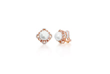 Load image into Gallery viewer, Fresh Water Pearl Earrings
