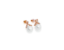 Load image into Gallery viewer, 18K Gold Fresh Water Pearl Earrings
