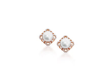 Load image into Gallery viewer, Fresh Water Pearl Earrings
