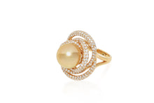 Load image into Gallery viewer, 18 Karat Gold with South Sea Pearl Ring

