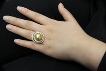 Load image into Gallery viewer, 18 Karat Gold with South Sea Pearl Ring
