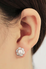 Load image into Gallery viewer, Akoya Pearl Earrings
