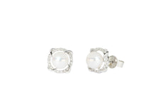 Load image into Gallery viewer, Akoya Pearl Earrings
