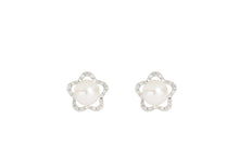 Load image into Gallery viewer, Akoya Pearl Earrings
