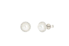 Load image into Gallery viewer, Akoya Pearl Earrings
