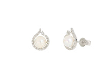 Load image into Gallery viewer, Akoya Pearl Earrings
